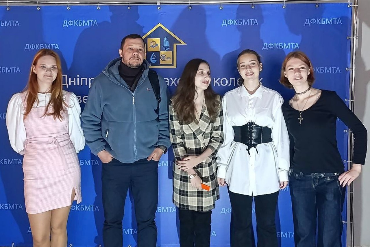 Вітаємо всіх працівників освіти